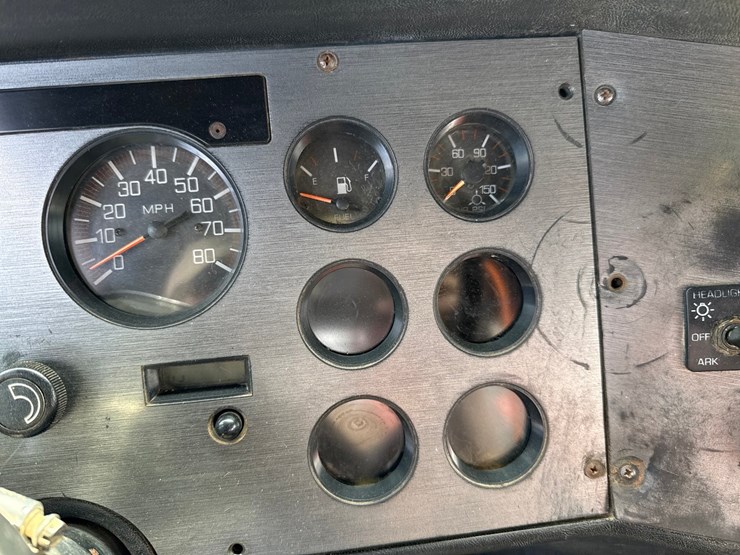 #60835-•-1991-volvo-/-gm-white-tandem-axle-storm-truck-image-73