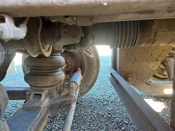 2001-mack-rd688s-image-43