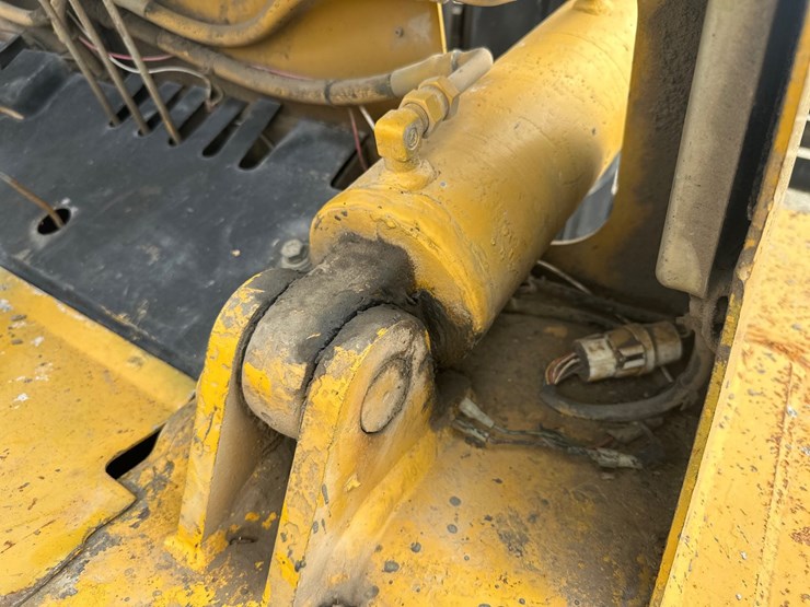 1995-caterpillar-dp70-image-23