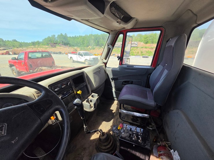 2015-international-durastar-4400-image-32