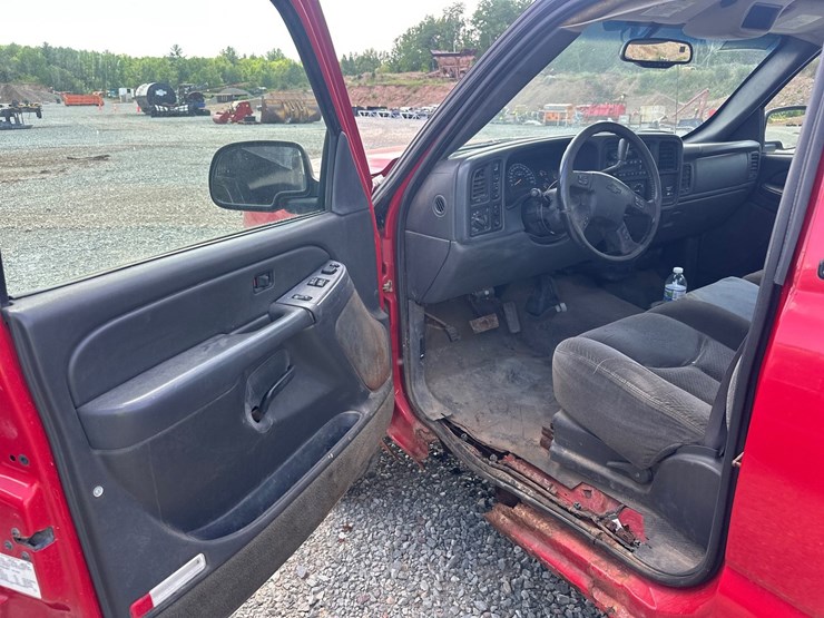 2005-chevrolet-3500-image-21
