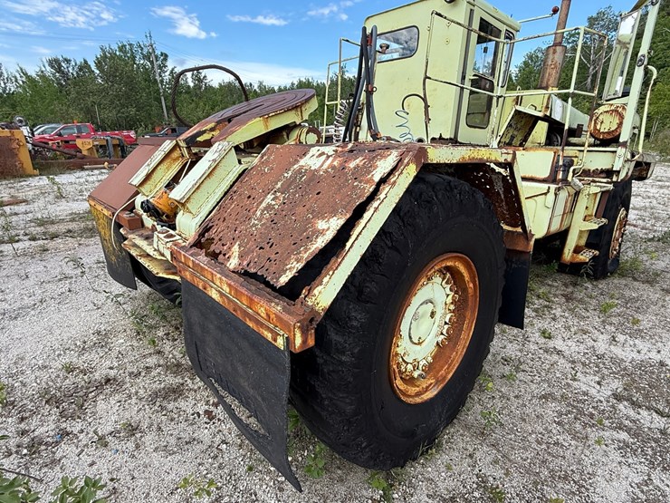 #1356-•-euclid-spotter-truck-image-24