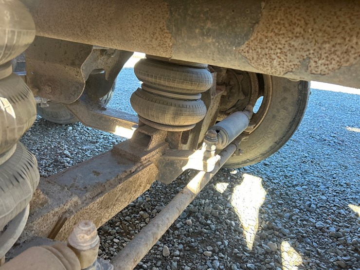 2001-mack-rd688s-image-40