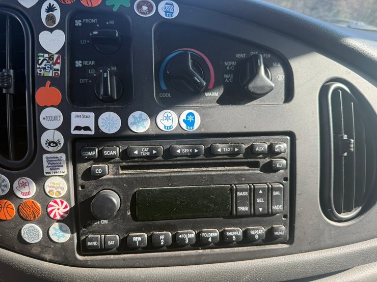2008-ford-e350-xlt-image-27