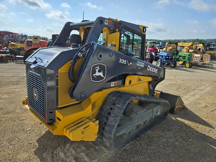 john-deere-335-image-5