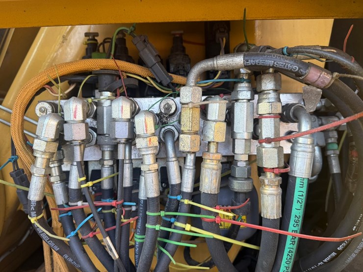 #1298-•-caterpillar-m318d-material-handler-image-38