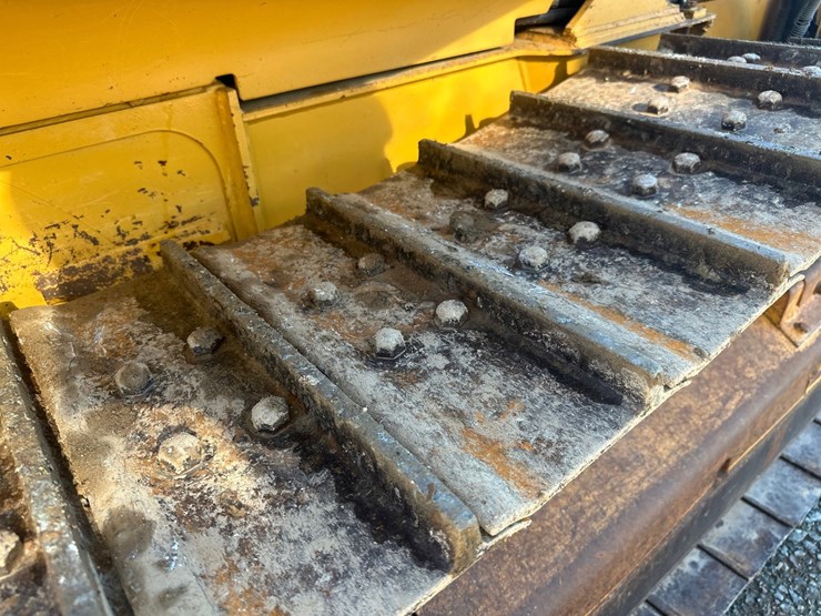 2004-caterpillar-d3g-xl-image-51