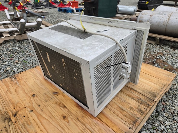 #6103-•-general-electric-aeh10amg1-window-air-conditioner-image-3