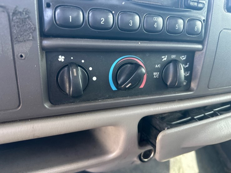 1999-ford-f250-image-31