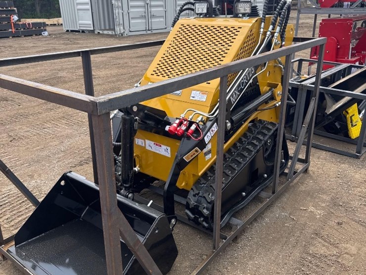 new-agt-co-mini-stand-on-skidloader-model-mx-crt23-image-3