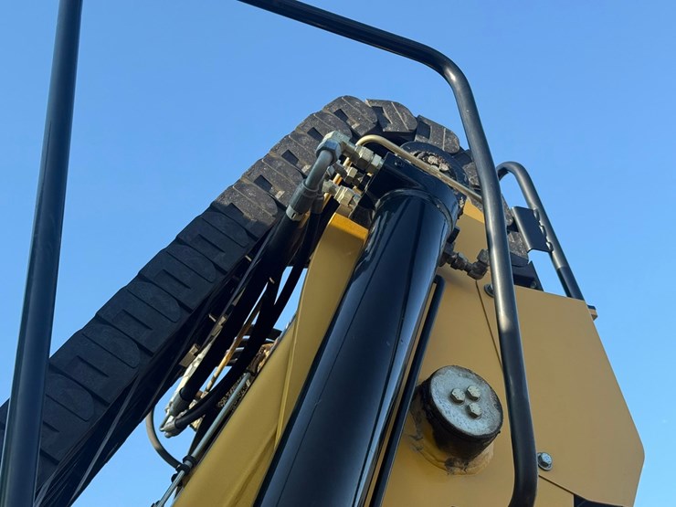 #1298-•-caterpillar-m318d-material-handler-image-41