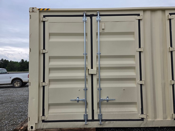 #5056-•-40'-(5)-door-shipping-container-image-9
