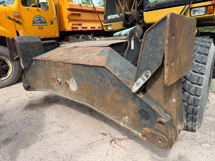 caterpillar-m318-image-30