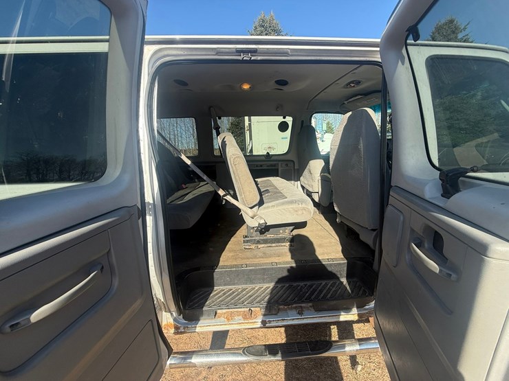 2008-ford-e350-xlt-image-21