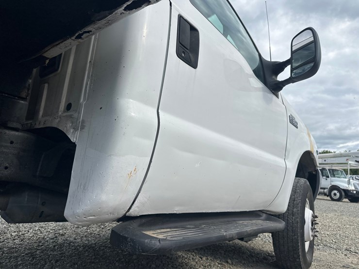 2001-ford-f350-image-14