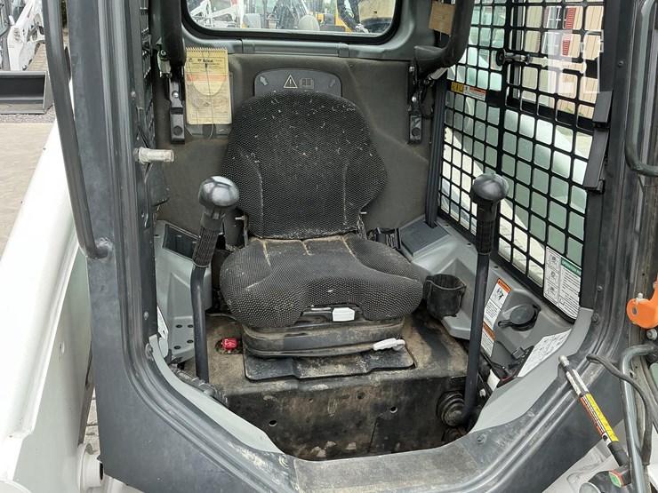 2023-bobcat-t770-image-19