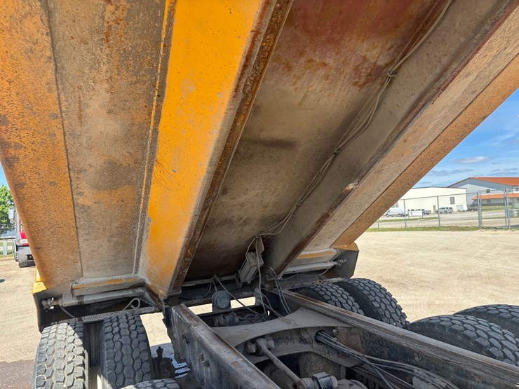 #2174-•-1984-mack-dm660-tandem-axle-dump-truck-image-95