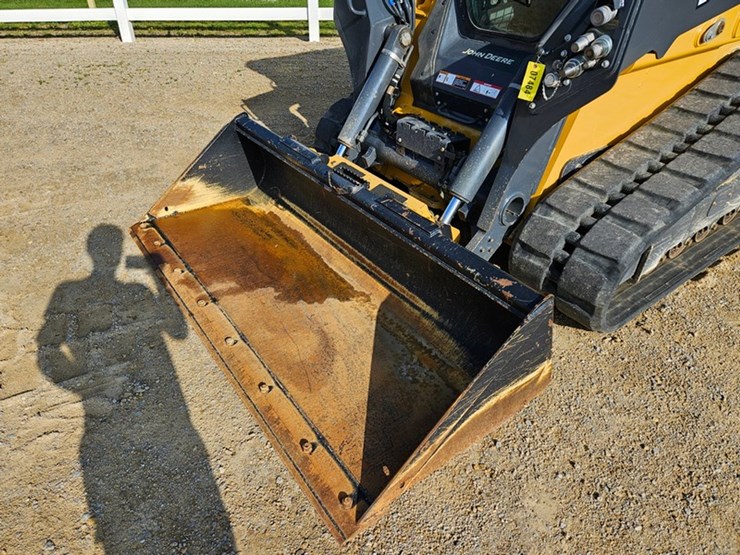 john-deere-335-image-9