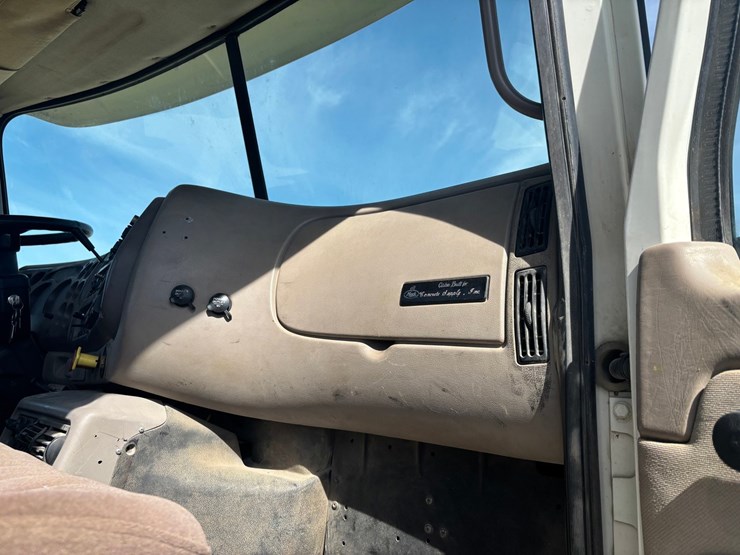 #2160-•-2000-mack-cxn-613-vision-cab-chassis-image-41