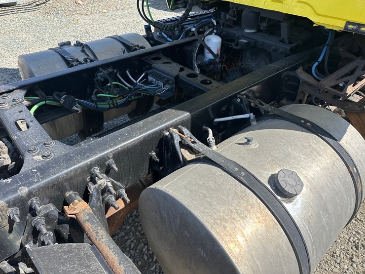 #60118-•-2019-international-rh613-day-cab-truck-tractor-image-19