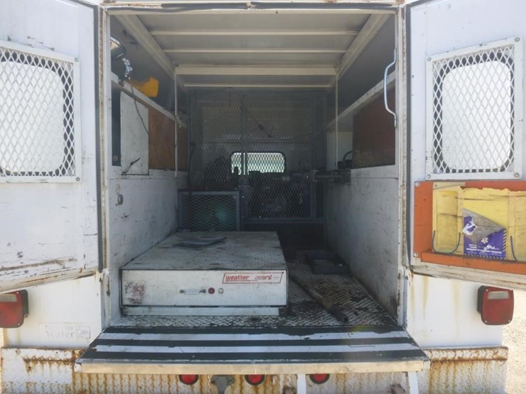 2002-chevrolet-3500-image-6