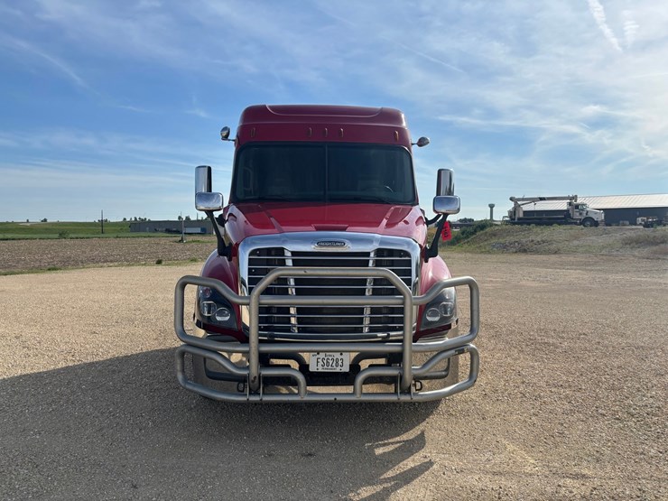 2017-freightliner-cascadia-125-image-6