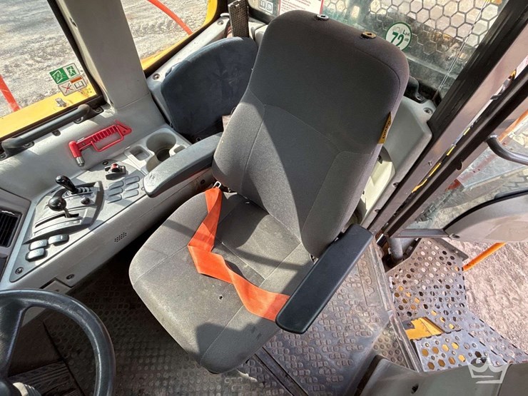 2020-volvo-a25g-image-38