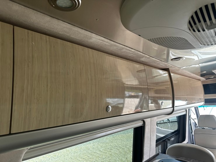 #2492-•-2014-mercedes-benz-airstream-motorhome-image-72