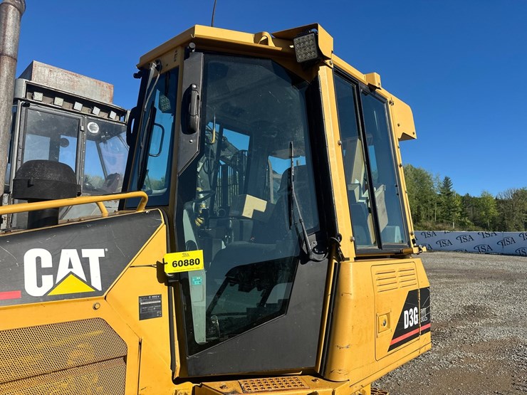 2004-caterpillar-d3g-xl-image-9