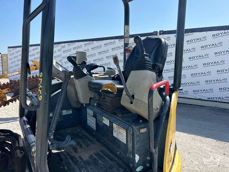 yanmar-vi035-6a-mini-excavator-image-10