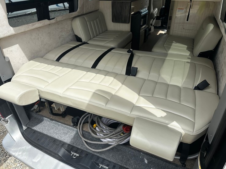 #2492-•-2014-mercedes-benz-airstream-motorhome-image-27