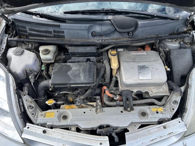 #5-•-2005-toyota-prius-image-16