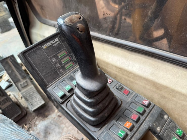 caterpillar-m318-image-93