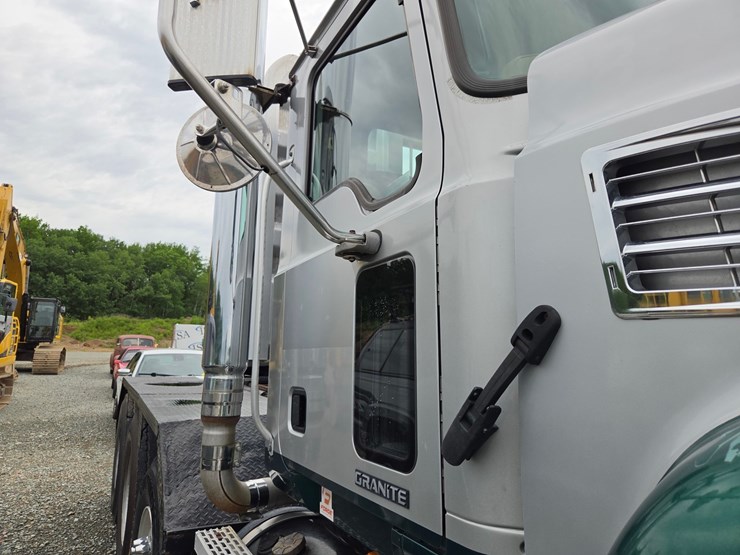 2007-mack-granite-cv713-image-17