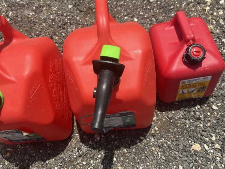 #226-•-(2)-5-gallon-gas-can-&-(1)-2-gallon-can-image-6