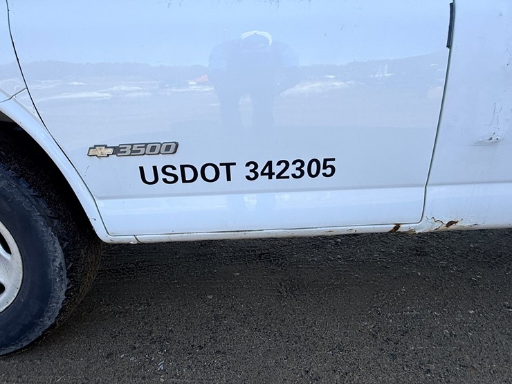 2004-chevrolet-3500-image-11