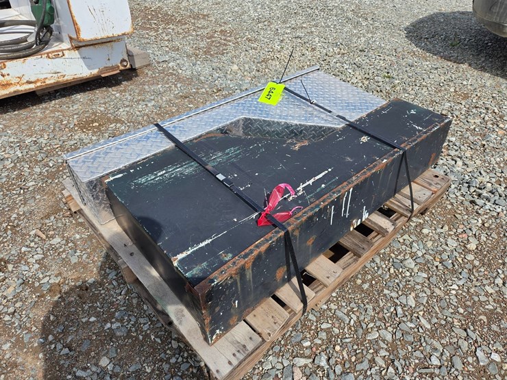 #6447-•-(2)-truck-tool-boxes-image-4