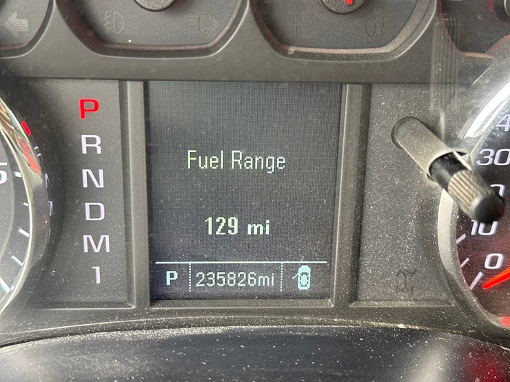 2015-chevrolet-silverado-2500hd-image-35