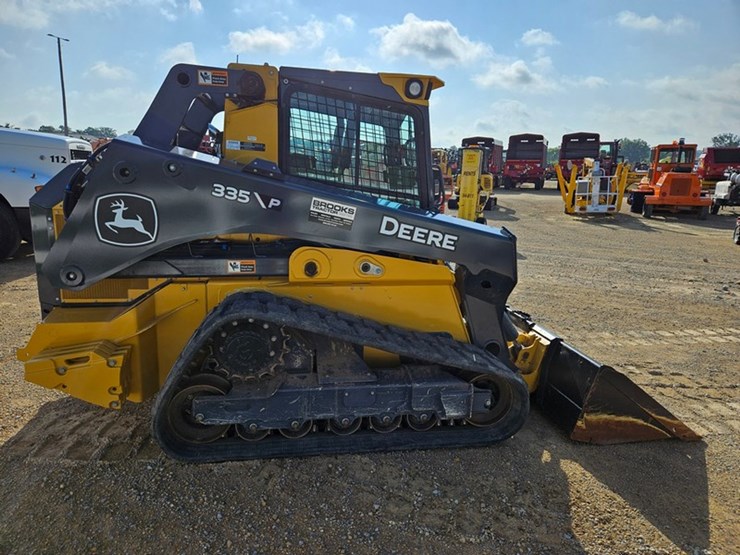 john-deere-335-image-6