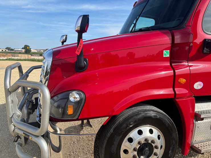 2017-freightliner-cascadia-125-image-7