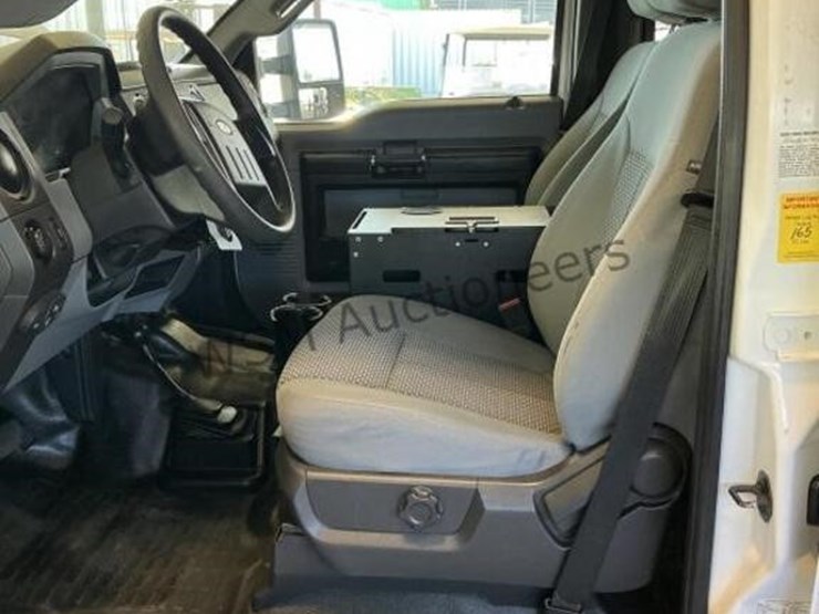 2014-ford-f550-image-23