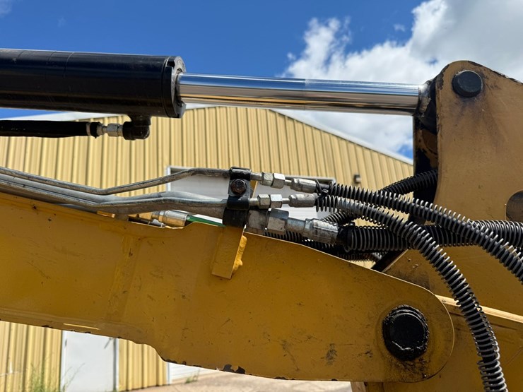 caterpillar-305.5e2-image-15