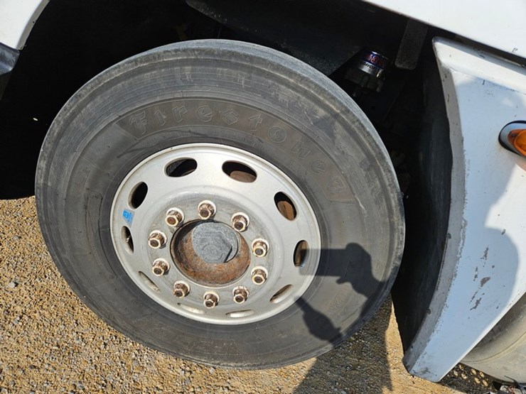 2001-freightliner-fld120-image-56