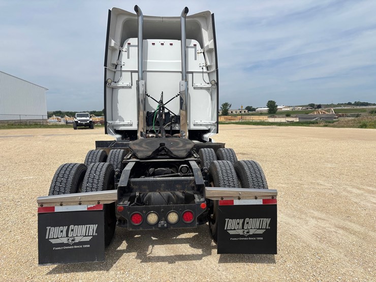 2020-western-star-5700xe-image-3