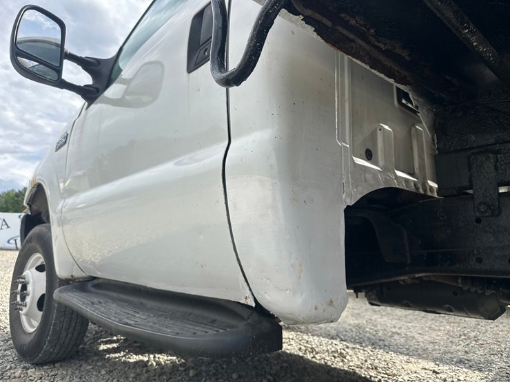 2001-ford-f350-image-21