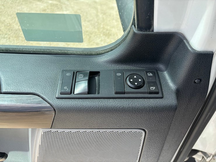 2021-freightliner-cascadia-126-image-63