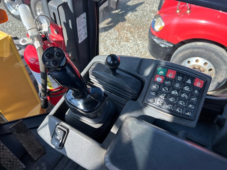 2012-deere-624k-image-70