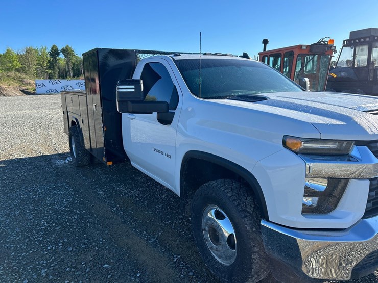 2020-chevrolet-3500-image-11
