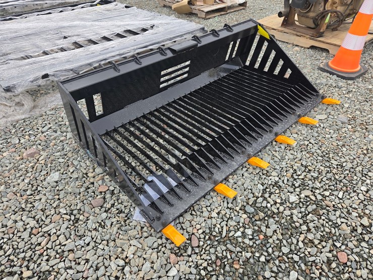 #6117-•-approx.-66"-unused-future-ft-rb66-skid-steer-rock-bucket-image-4