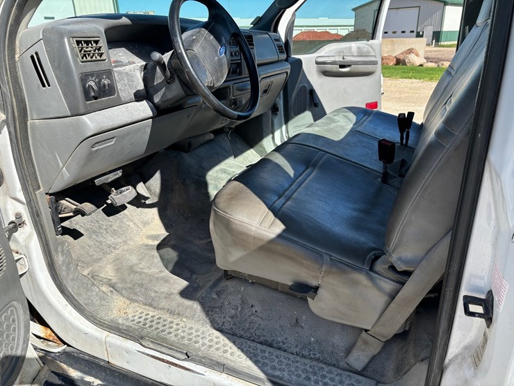 2004-ford-f450-image-42